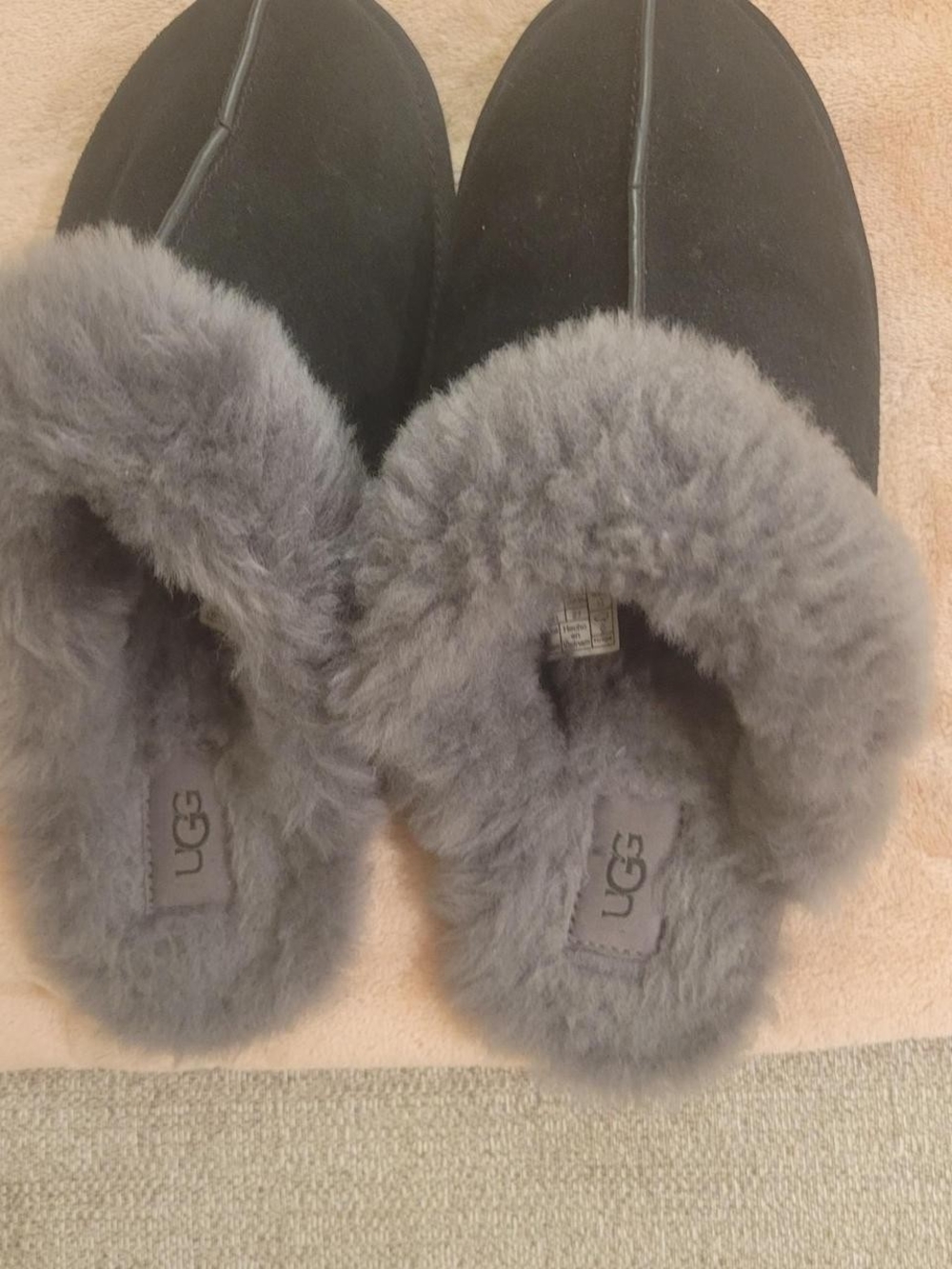 UGG Women's Charcoal Gray Shearling Clog Slippers Size 9